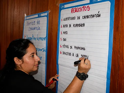 Con este proceso de fortalecimiento de capacidades, AFRONTA busca contribuir a que las comunidades indígenas cuenten con